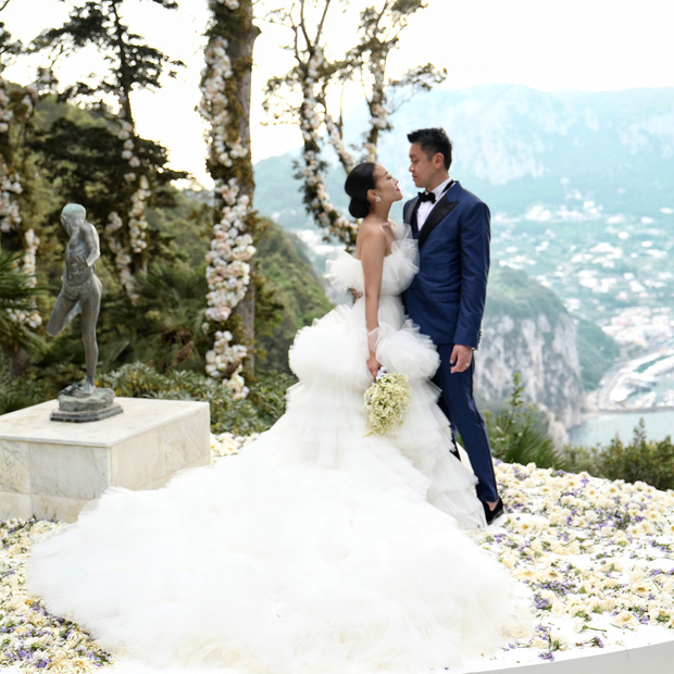 Hình ảnh Cận cảnh chiếc váy cưới mà bất kì cô dâu nào cũng mơ ước số 3