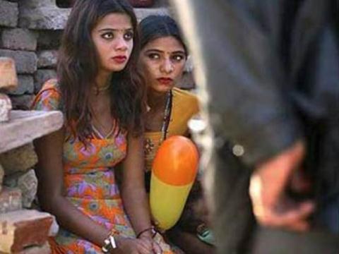 Chong doi vo di va 'cai ngan vang' nhieu lan