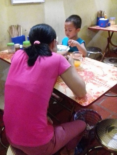 photo-2-1499752945595 Chị vợ an phận nghe theo sự sắp đặt của chồng ngay cả từ miếng ăn. Thương con lắm nhưng chồng không cho thì biết phải làm sao bây giờ?