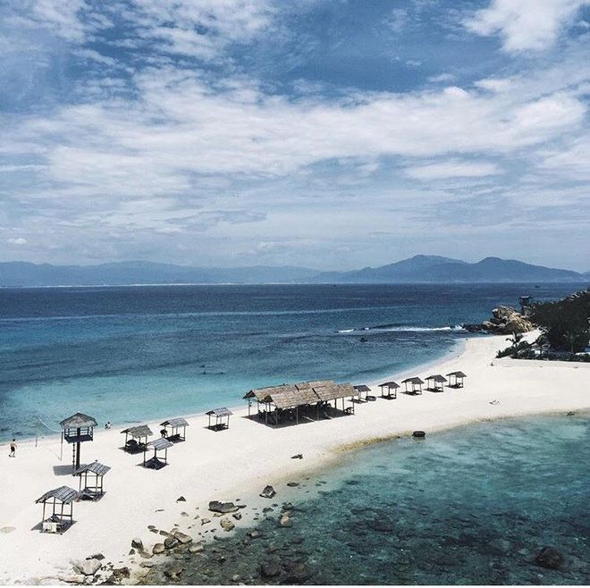 Những con đường giữa biển đẹp mê hồn ở Việt Nam mà bạn chưa biết tới - Ảnh 5. Những con đường giữa biển đẹp mê hồn ở Việt Nam mà bạn chưa biết tới - Ảnh 5.