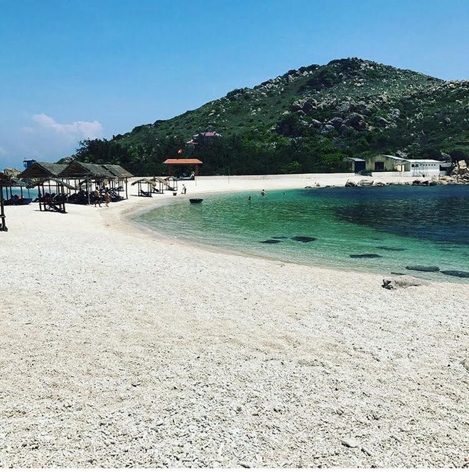 Những con đường giữa biển đẹp mê hồn ở Việt Nam mà bạn chưa biết tới - Ảnh 4. Những con đường giữa biển đẹp mê hồn ở Việt Nam mà bạn chưa biết tới - Ảnh 4.