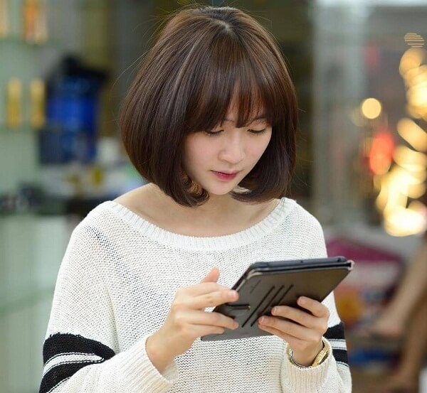 Kiểu tóc ngang vai mái thưa kết hợp cụp đuôi 1