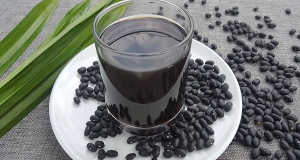 Công dụng tuyệt vời của nước đậu đen rang 13 Cong dung tuyet voi cua nuoc dau den rang